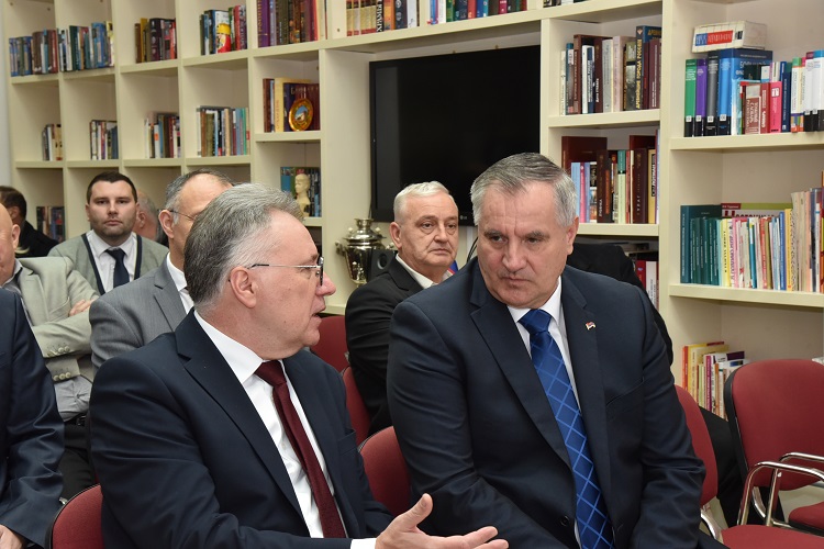 Премијер Вишковић присуствовао промоцији књиге Милана Љепојевића „Наоружавање истином“