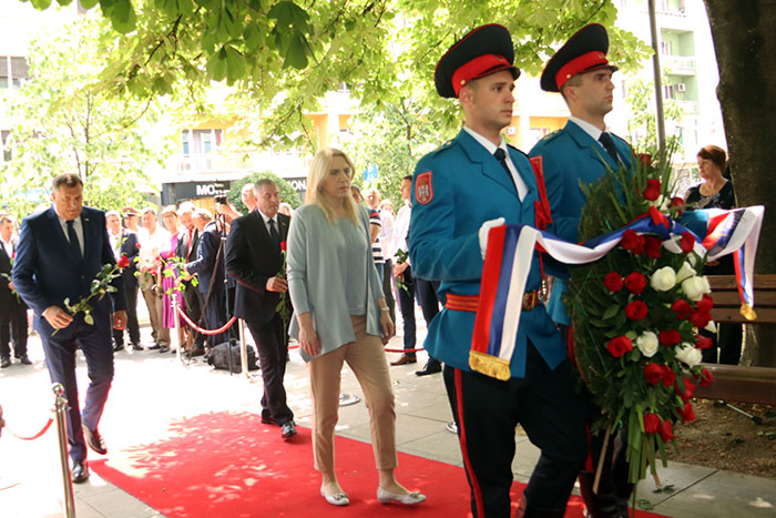 Предсједница Републике Српске положила вијенац поводом обиљежавања 30 година од смрти 12 беба