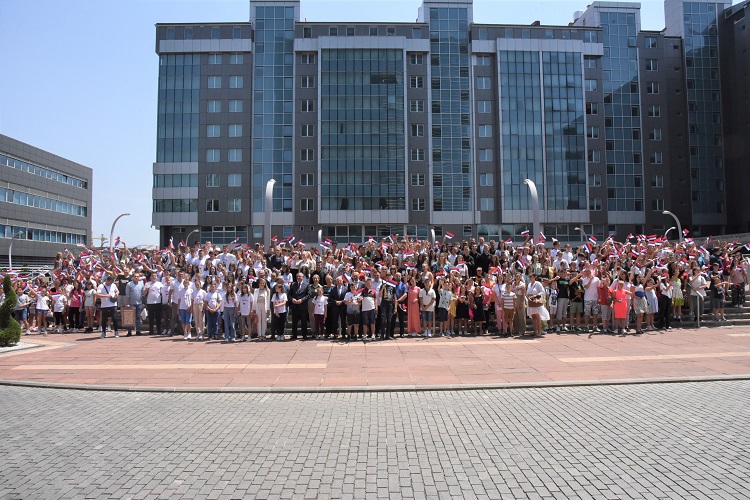У Влади организован пријем за 260 ученика са Косова и Метохије и 40 ученика из Глине са Баније