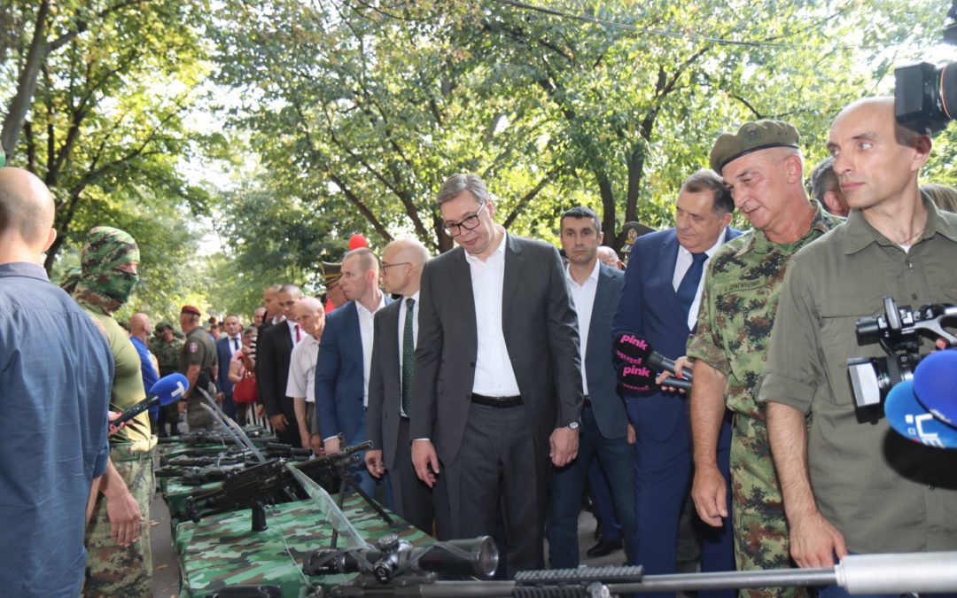 Предсједник Додик присуствовао приказу наоружања, опреме и способности Војске Србије