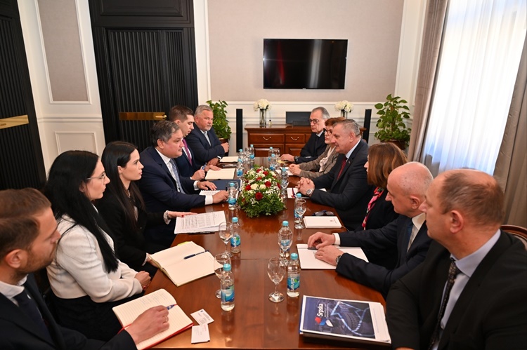 Премијер Вишковић и министар економског развоја Мађарске Нађ договорили сарадњу на реализацији и финансирању три пројекта вриједна 140 милиона евра