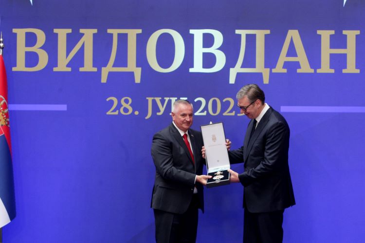 Премијер Вишковић одликован орденом Републике Србије на ленти