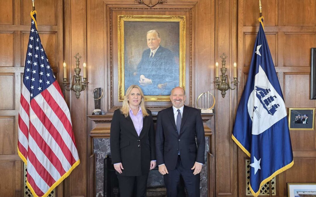 Српски члан Предсједништва БиХ Жељка Цвијановић састала се у Вашингтону с америчким секретаром за економију у администрацији предсједника Доналда Трампа, Хауардом Латником